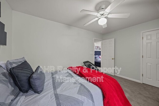 Building Photo - 949 Pensford Dr