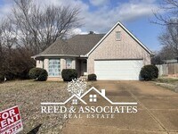 Building Photo - Just Minutes Away from Oakland Elementary School!!!