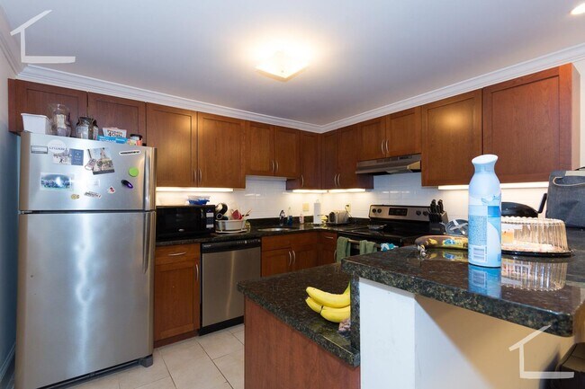 Building Photo - Garden level 3 bed in Allston