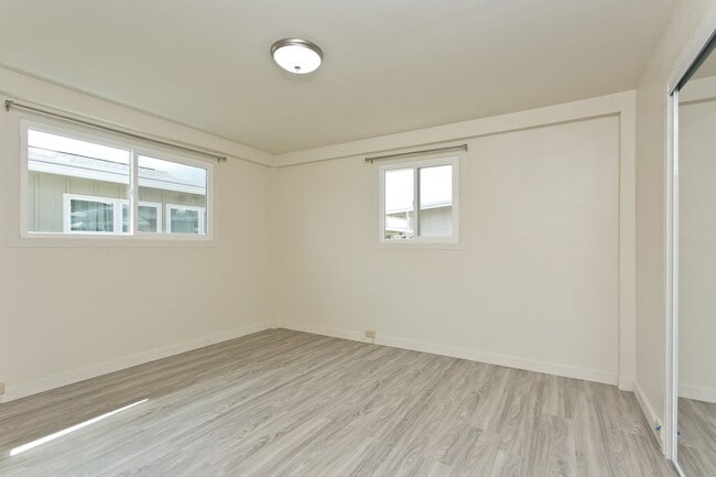 Building Photo - Single Family