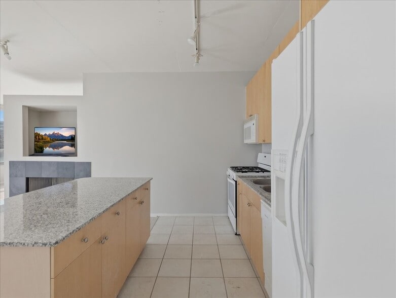 Building Photo - 701 S Wells St