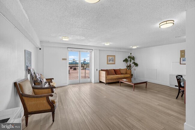 Building Photo - 4515 Willard Ave