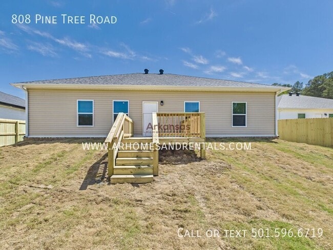 Building Photo - 808 Pine Tree Rd