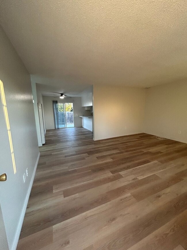 Building Photo - Charming Renovated 3 Bedroom/2 Bath Single...