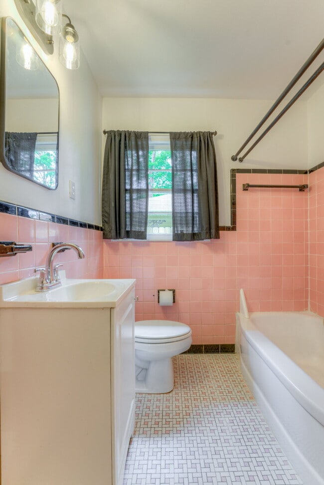 Building Photo - "Charming 4-Bedroom Sanctuary on Boyce Roa...