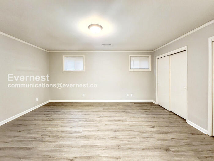 Building Photo - 2672 Northview Ave