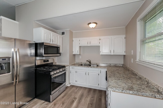 Building Photo - 7300 Betsy Ross Dr