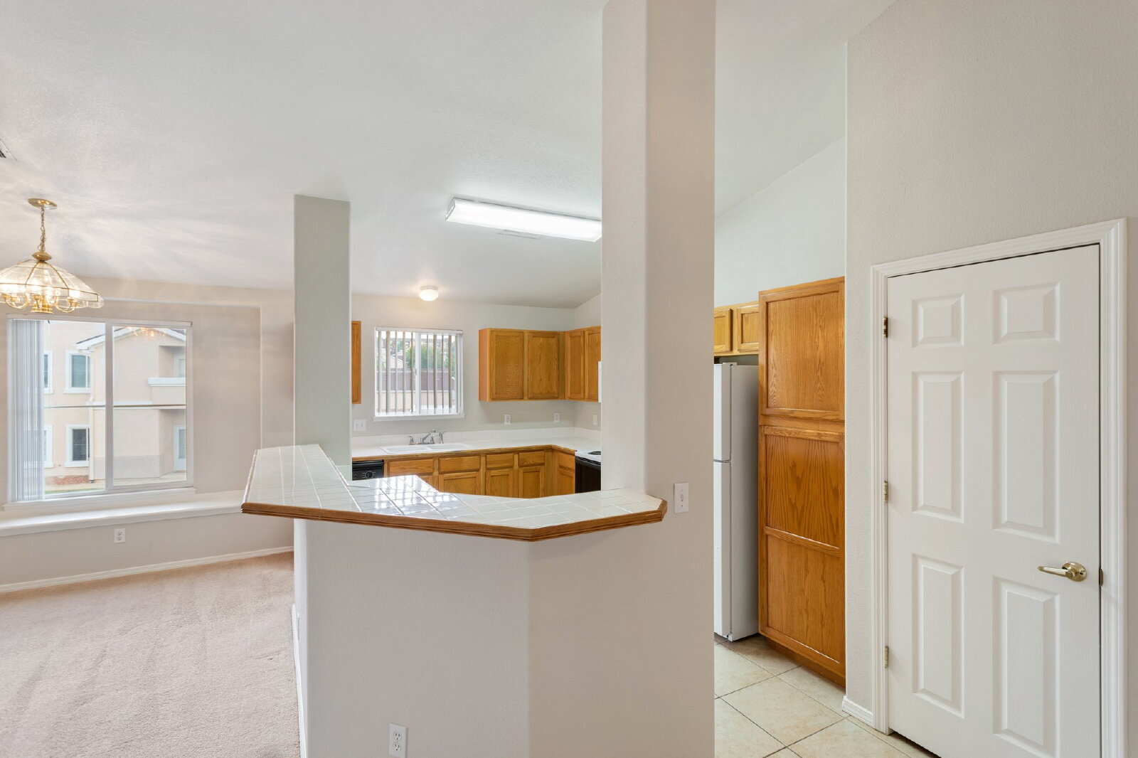 Building Photo - Stylish 3-Bed Condo in Gated Community – J...