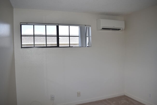 Building Photo - 3/2.5 West Loch Estates Single Family Home