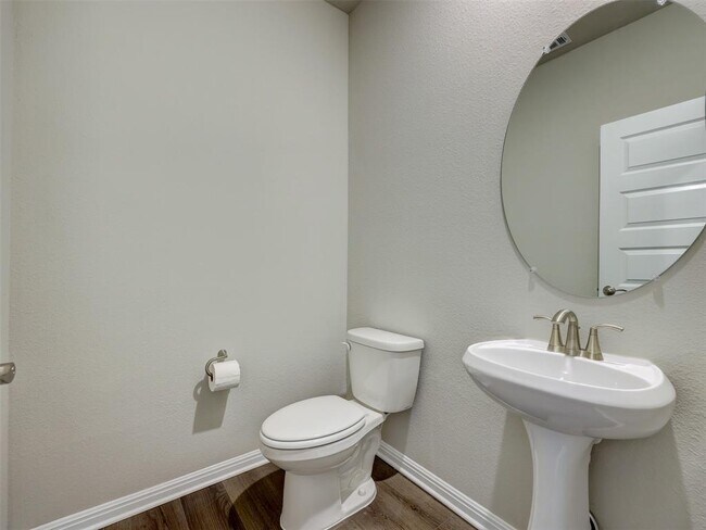 Building Photo - 100 Greenspire Ln