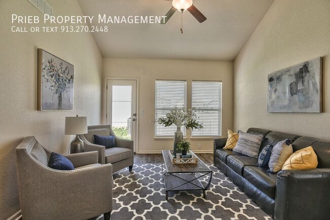 Building Photo - 443 W Apache St