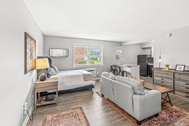 Building Photo - Reflections Apartments