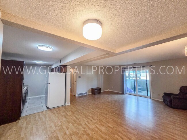 Building Photo - Summer Leasing Special: $995/month 2 Bed, 2 Bath Condo with Pool Access in Clive