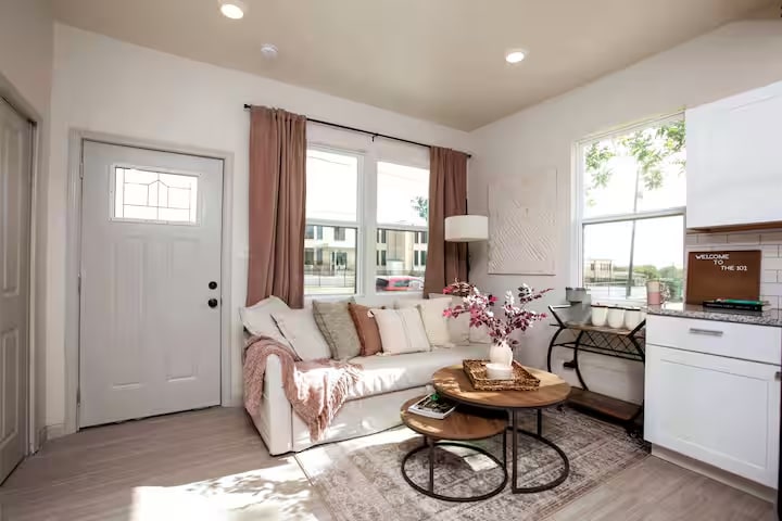 Building Photo - 647 Hammond Ave