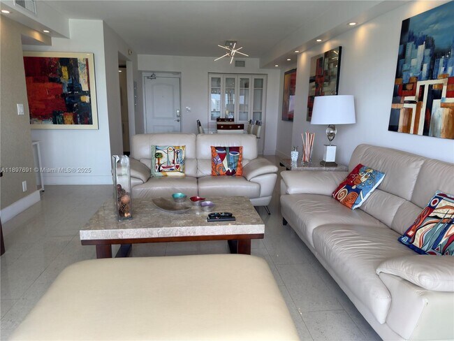 Primary Photo - 100 Bayview Dr