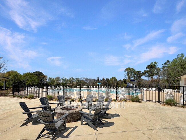 Building Photo - 305 Mancini Dr