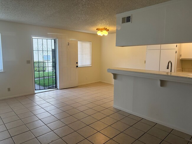 Building Photo - Move in ready