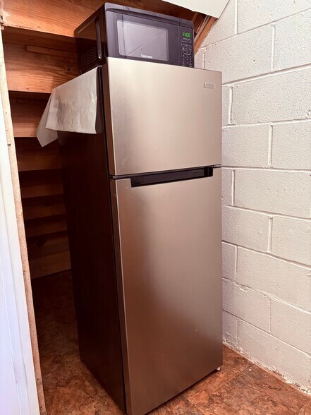 Building Photo - 21082 Gladstone Dr