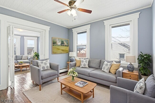 Building Photo - 70 Valley St