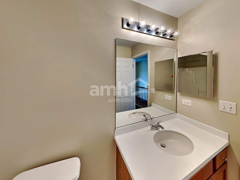 Building Photo - 2476 Deer Point Dr