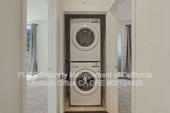 Building Photo - 2600 Wildflower Sta Pl