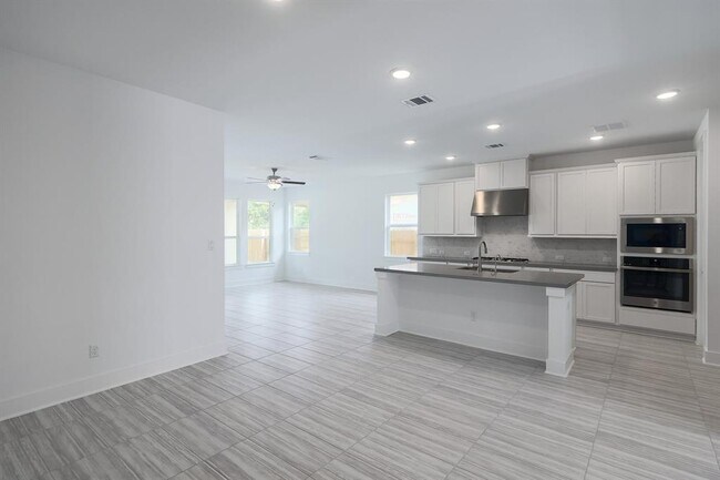 Building Photo - 182 Yarbrough Dr