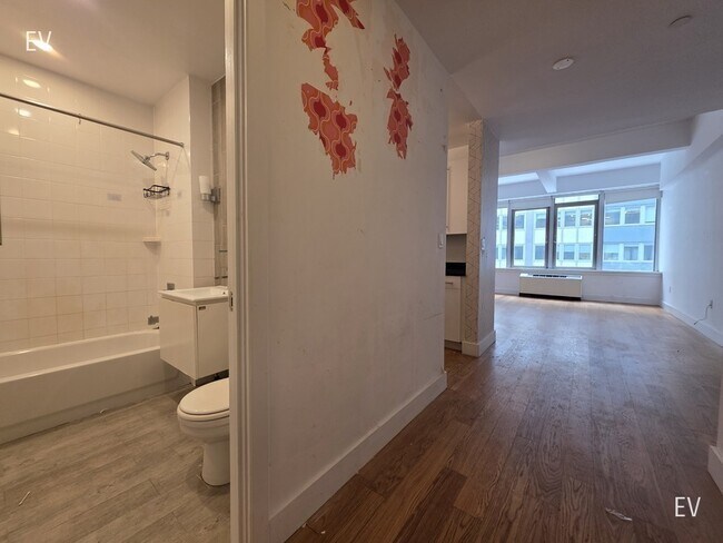 Building Photo - 50 Murray St