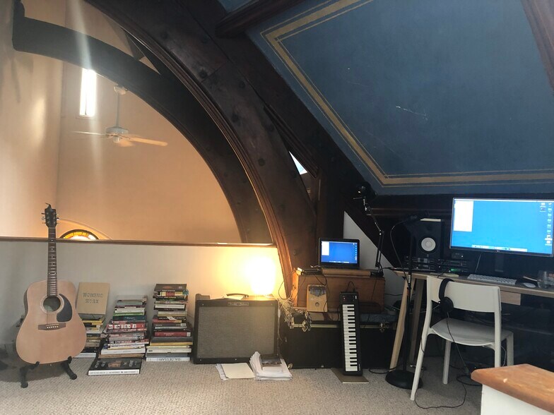 Primary Photo - 19 Bow St