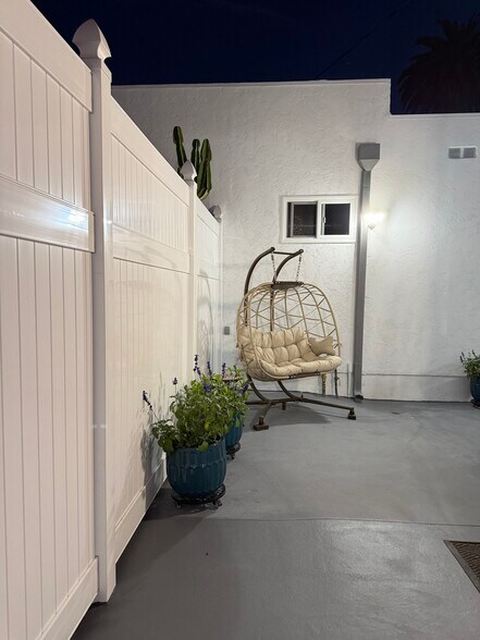 Building Photo - 271 Termino Ave