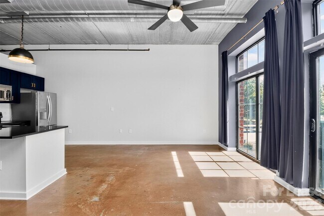 Building Photo - 626 N Graham St