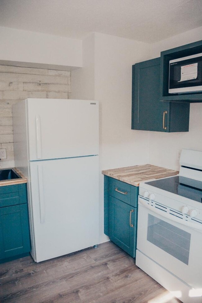 Building Photo - 211 Circle Dr