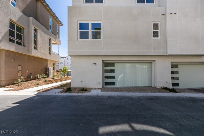 Building Photo - 2509 Silent Vw Ave
