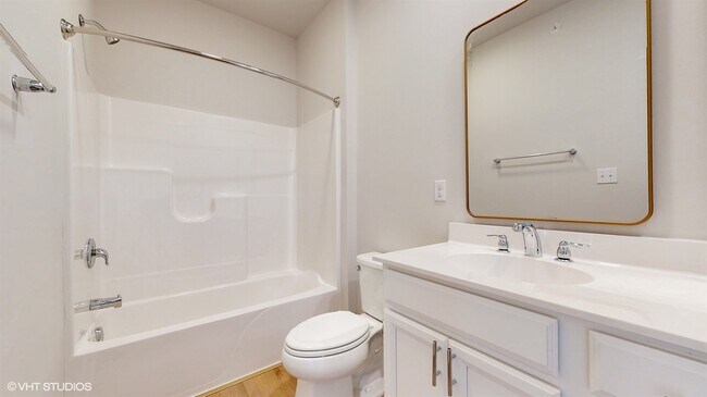 Building Photo - 314 E Lake St