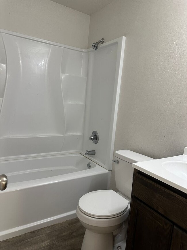 Building Photo - 1002 Harris Dr