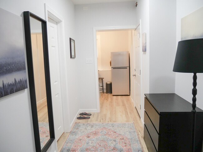 Building Photo - 10 Beals St