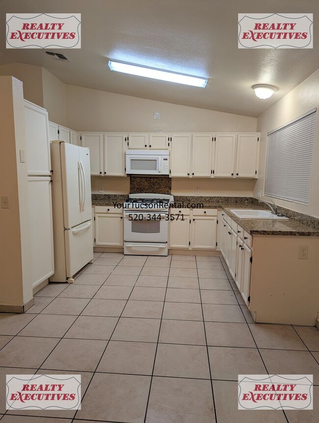 Building Photo - 3/1 with AC and a garage in Midvale Park Near Drexel Rd & Oak Tree Dr