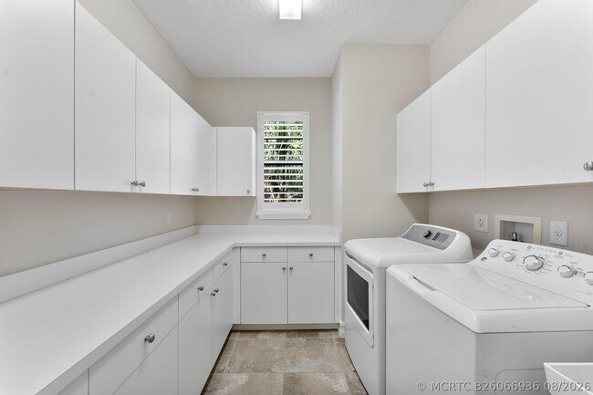 Building Photo - 14545 Alabaster Ave