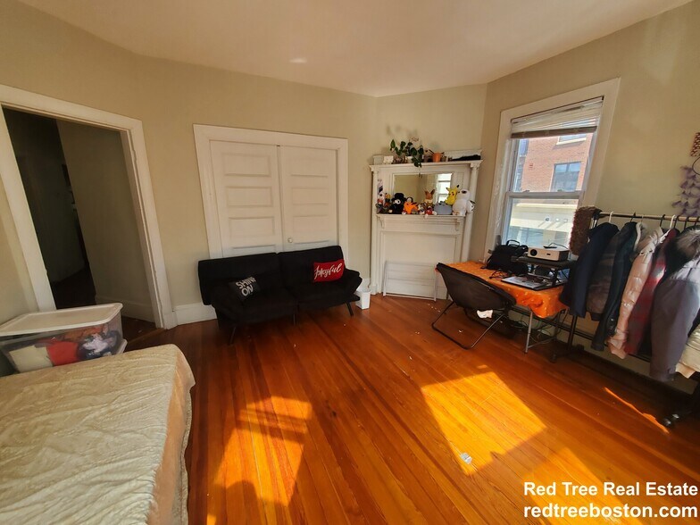 Building Photo - 77 Walnut St