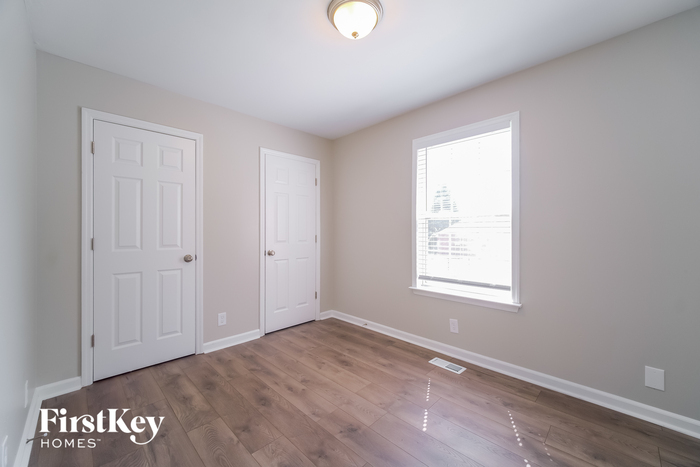 Building Photo - 308 Eisenhower Dr