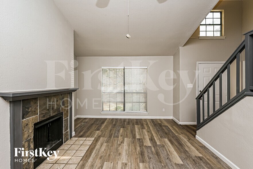 Building Photo - 2805 Galemeadow Dr
