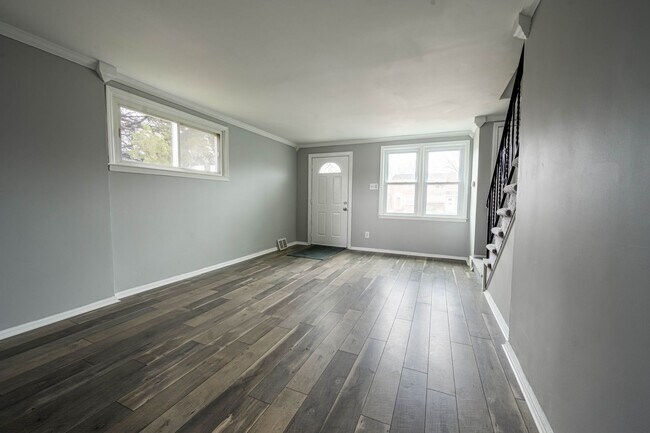 Building Photo - Completely renovated end row home! Stainle...