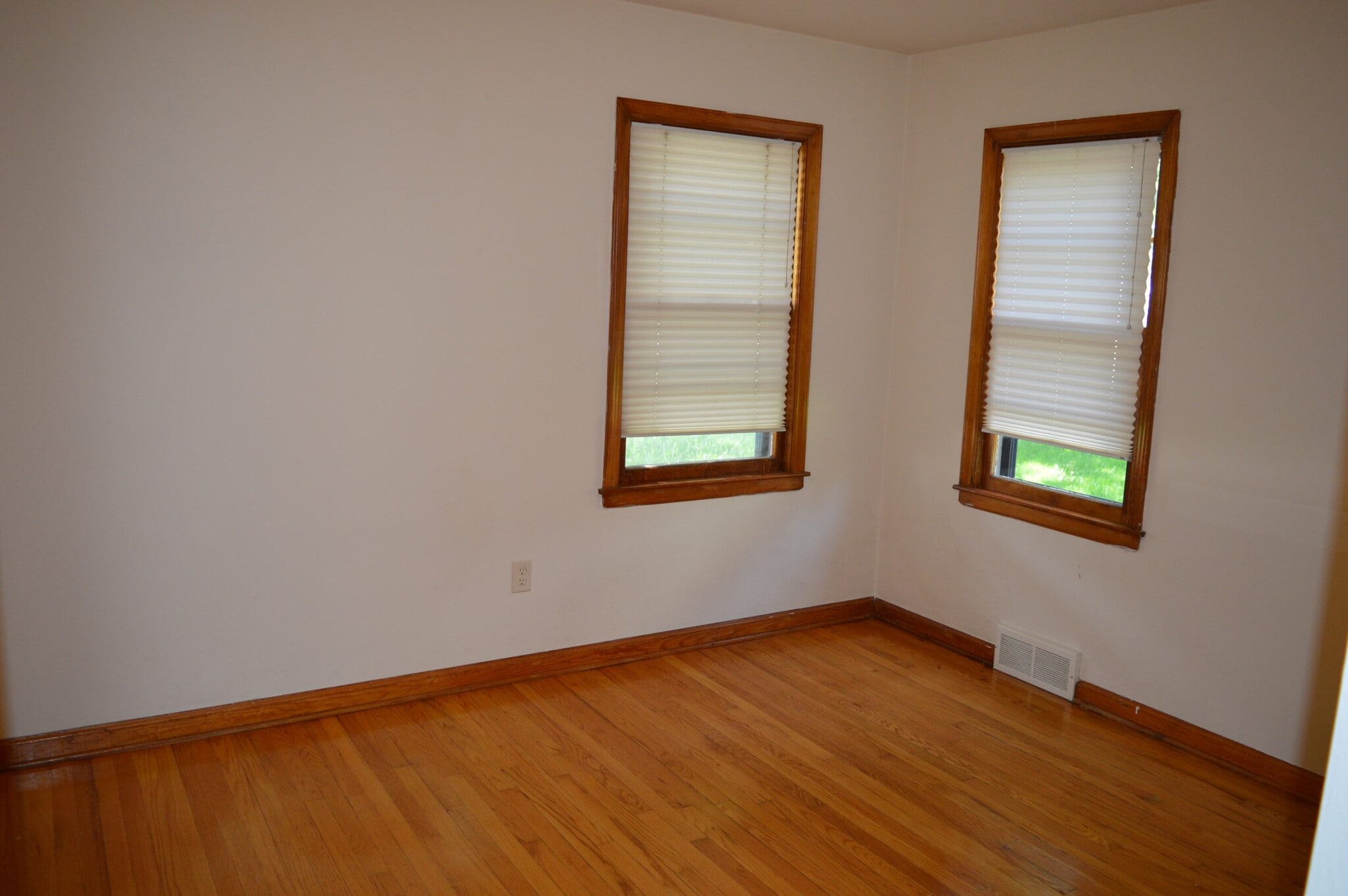 Building Photo - 7014 University Ave