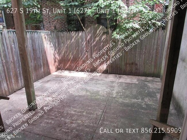 Building Photo - 627 S 19th St