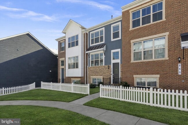 Building Photo - 257 Redpoll Alley