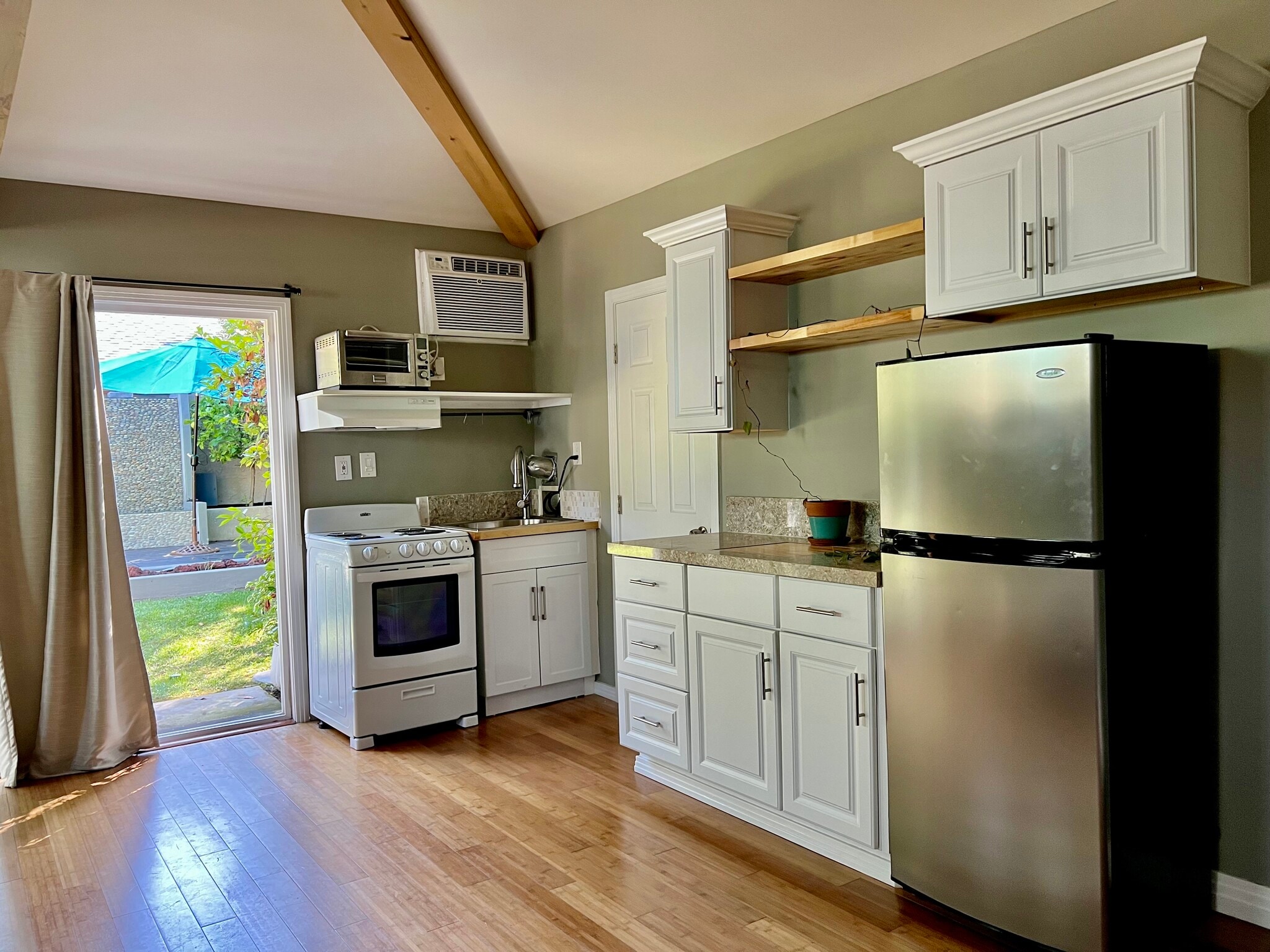 Building Photo - 10748 Charnock Rd