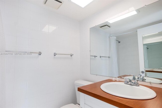 Building Photo - 750 NW 43rd Ave