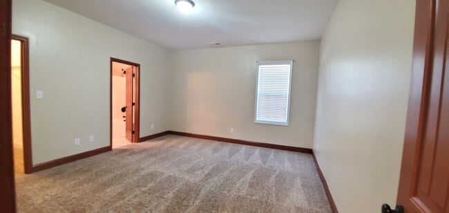 Building Photo - Spectacular!