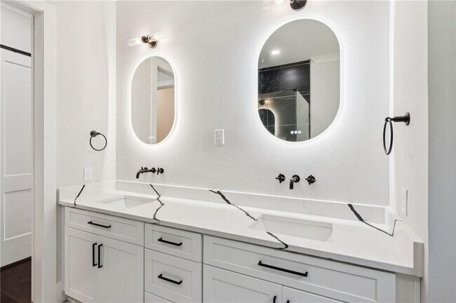 Building Photo - 115 Thome Dr