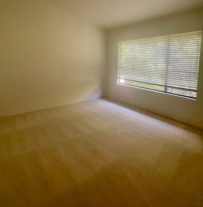 Building Photo - 1915 Discovery Village Ln