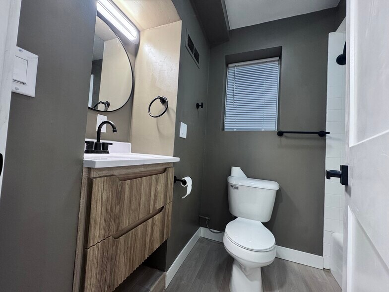 Building Photo - 2123 Central Ave